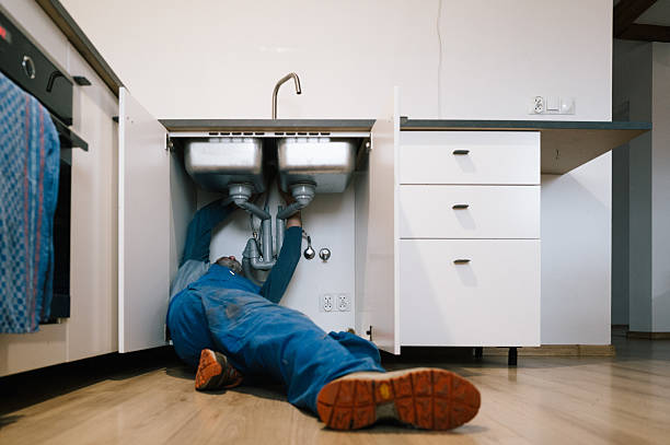 Professional Plumbing technician working in Mendon, IL
